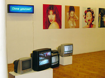 “Cloneyourself i Nekrofilija 2”, s D. Friščićem, galerija VN, Zagreb, galerija OK, Rijeka i “Cloneyourself I i II”, galerija “Otok”, Dubrovnik