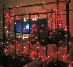 Davor Mezak featuring Jasna Zastavniković: Discohome, video-instalacija, galerija Miroslav Kraljević, 2002.