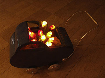 Davor Mezak featuring Jasna Zastavniković: Discohome, video-instalacija, galerija Miroslav Kraljević, 2002.