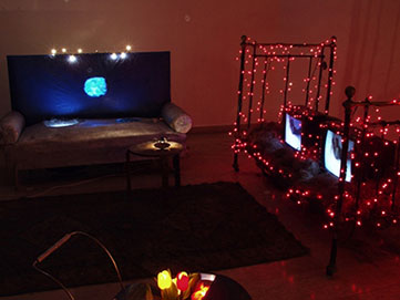 Davor Mezak featuring Jasna Zastavniković: Discohome, video-instalacija, galerija Miroslav Kraljević, 2002.