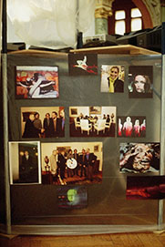 “Much to much” izložba fotografija, Pokop grofa Orgaza, video-instalacija,  s D.Friščićem I F.Rogićem) Umjetnićki paviljon, Zagreb, 2003.