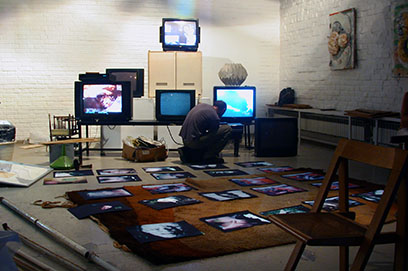 Instalacija Tri sobe, galerija SC, (s D. Friščićem i F.Rogićem), Zagreb, 2003.