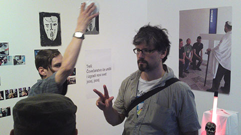 Trash, instalacija Top secret i perfomace, galerija Greta, 2011