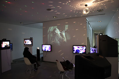 Davor Mezak i Marko Čubrilo   video-instalacija 'Turbo', galerija Nano i THT nagrada, MSU, 2013.