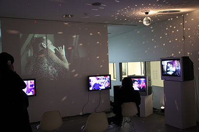 Davor Mezak i Marko Čubrilo   video-instalacija 'Turbo', galerija Nano i THT nagrada, MSU, 2013.