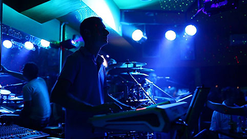 Davor Mezak i Marko Čubrilo   video-instalacija 'Turbo', galerija Nano i THT nagrada, MSU, 2013.