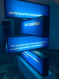 Top secret 2.8, instalacija 400x400 cm, 2 videa, galerija Greta, i skupna izložba Kad spomenici ožive, Prosvjeta, Zagreb, 2019.