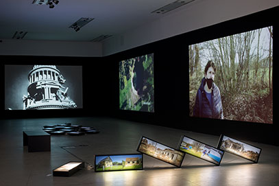 Potresna stvarnost, fotografije na lightboxovima, instalacije, video MSU, BLACK BOX, 2022.