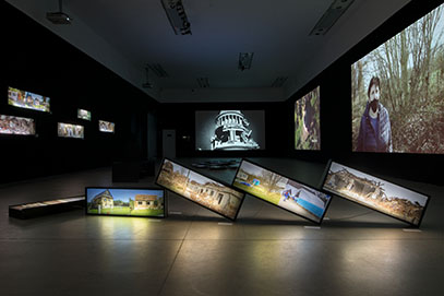 Potresna stvarnost, fotografije na lightboxovima, instalacije, video MSU, BLACK BOX, 2022.