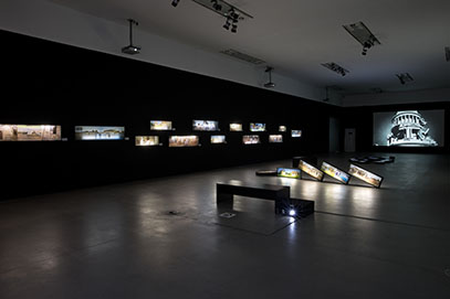 Potresna stvarnost, fotografije na lightboxovima, instalacije, video MSU, BLACK BOX, 2022.