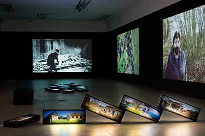 Potresna stvarnost, fotografije na lightboxovima, instalacije, video MSU, BLACK BOX, 2022.